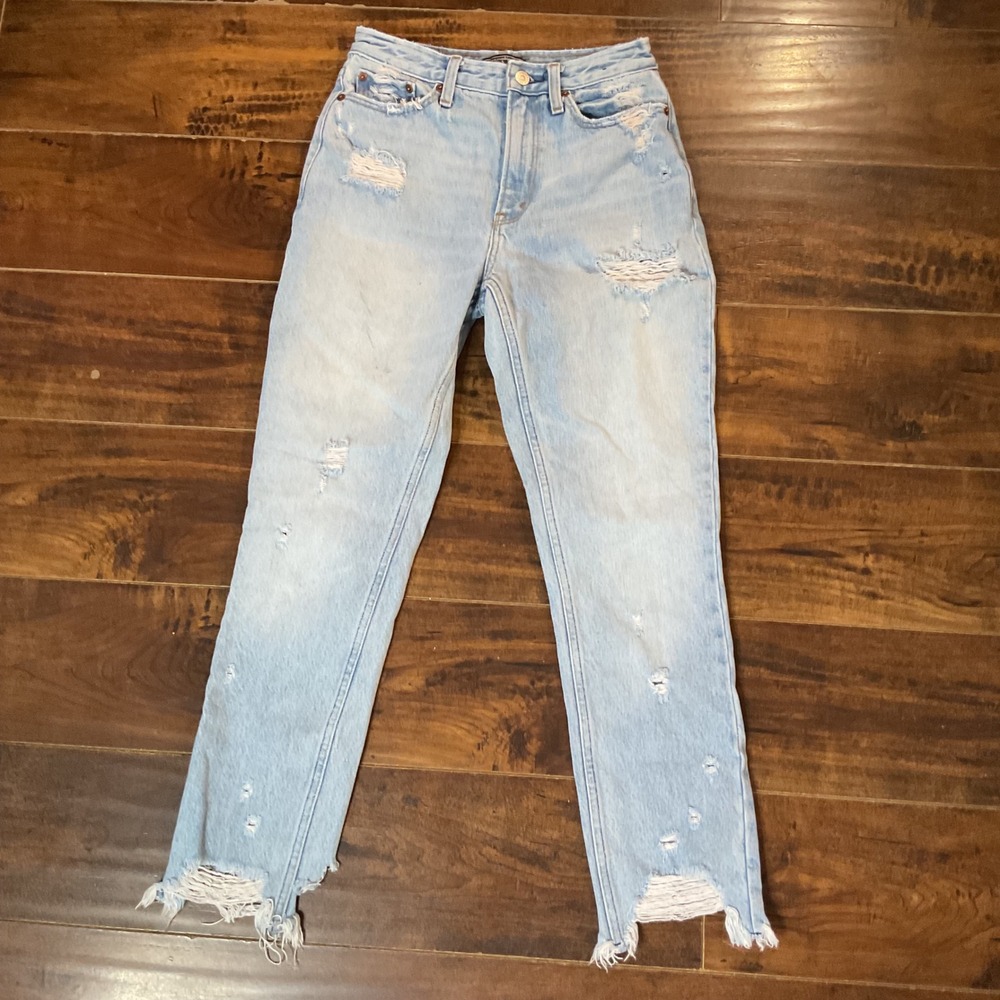 Abercrombie & Fitch High Rise Mom Jeans Light Wash Distressed Size 25 0R